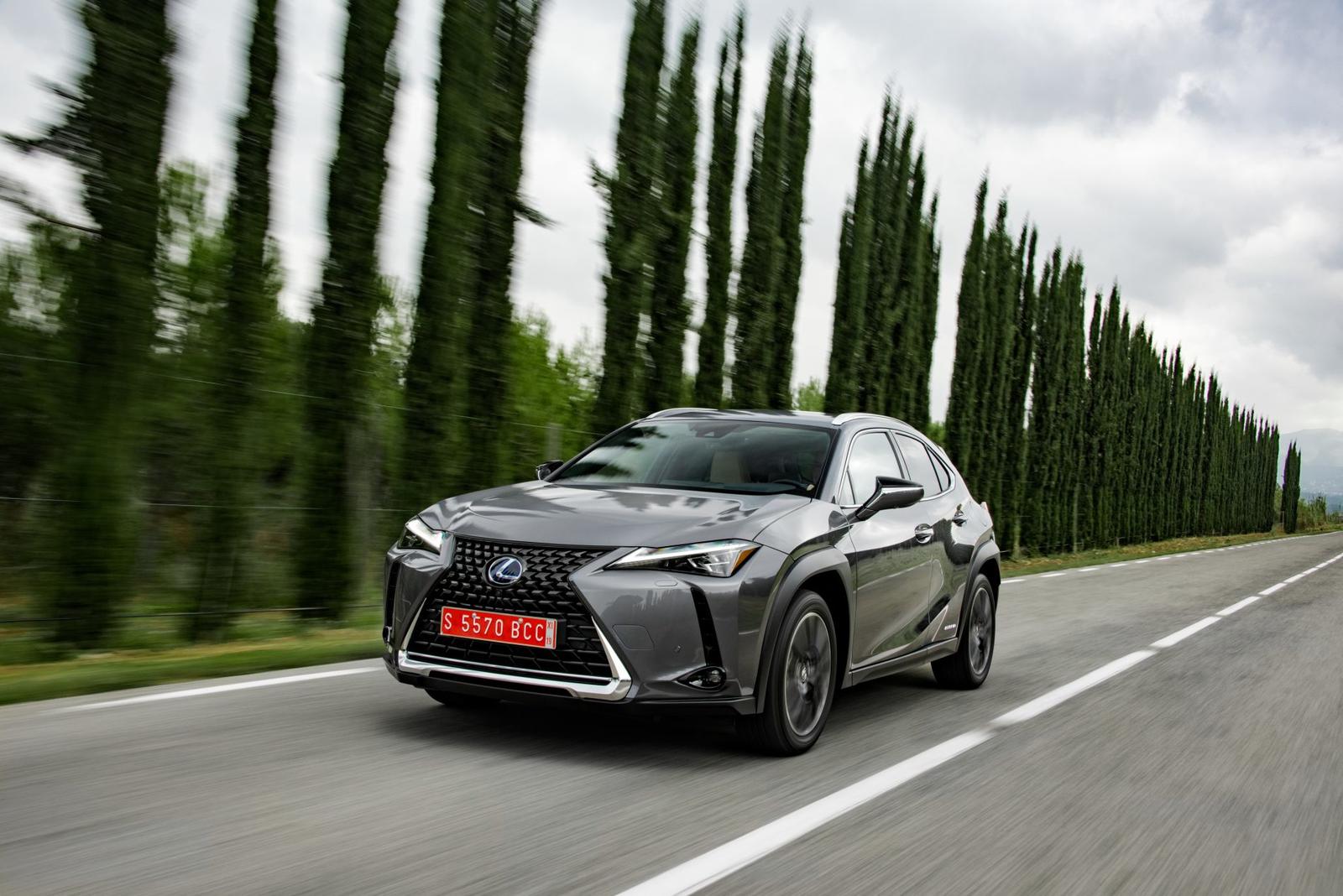 2019-lexus-ux-250h-grey-dyn-20-671437