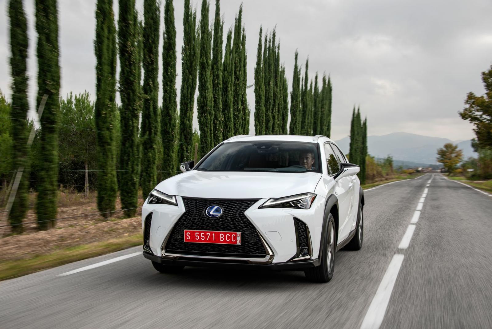 2019-lexus-ux-250h-white-dyn-13-628772