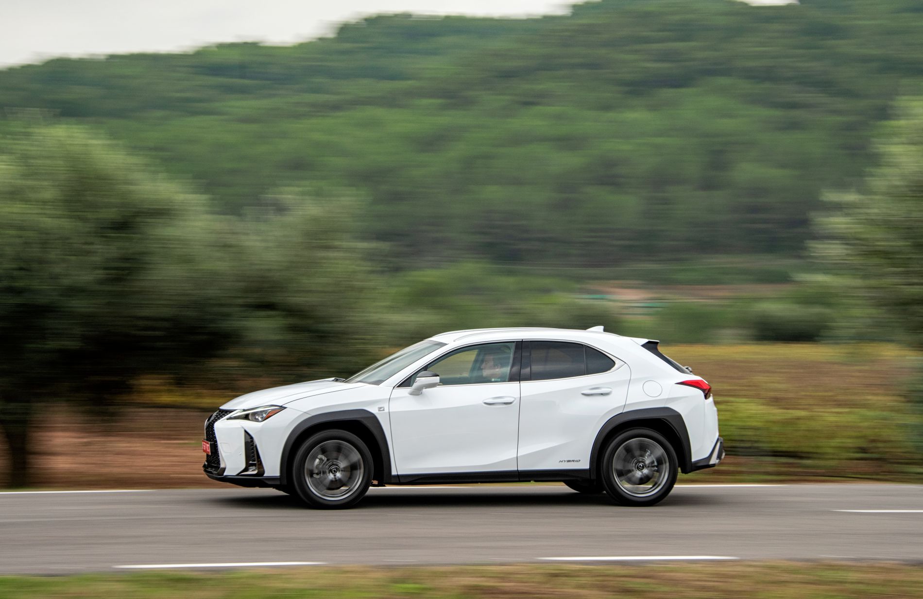 2019-lexus-ux-250h-white-dyn-19-556251