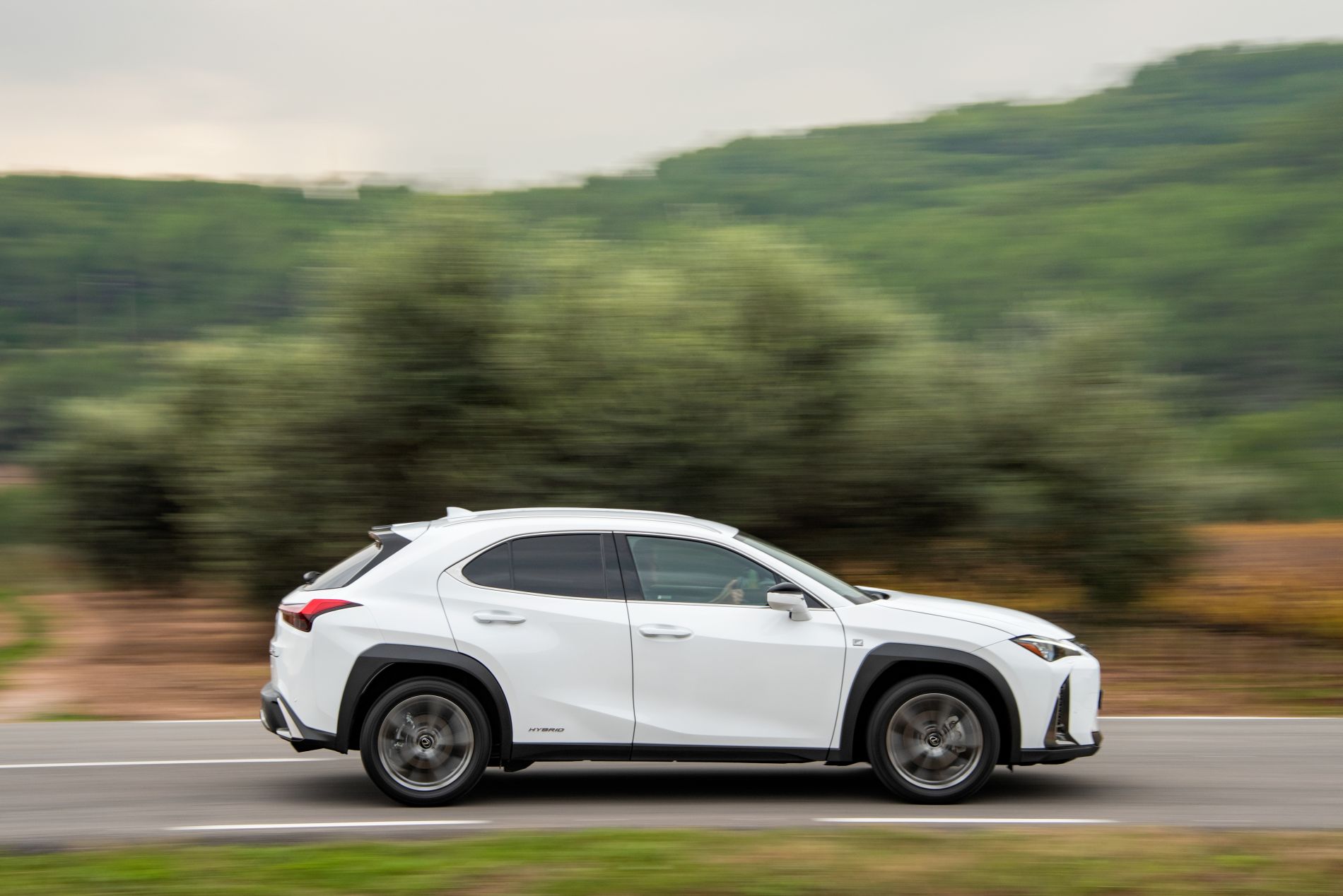 2019-lexus-ux-250h-white-dyn-20-715234