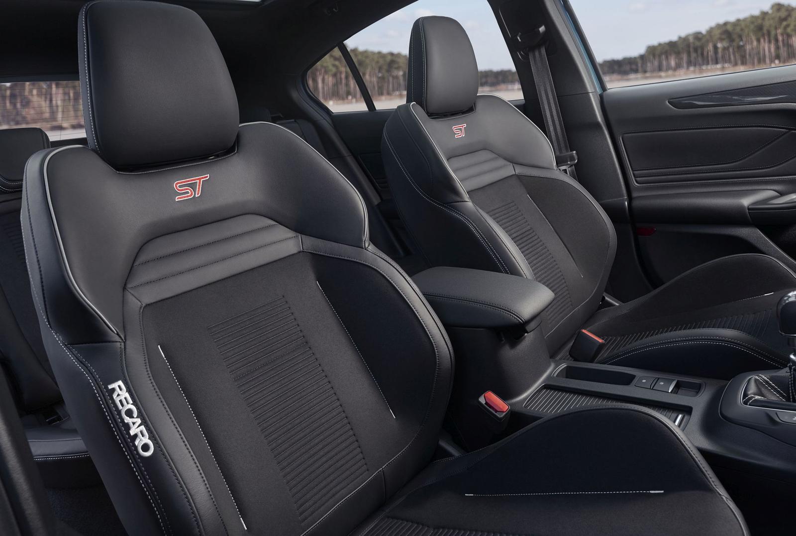2019_FORD_FOCUS_ST_18
