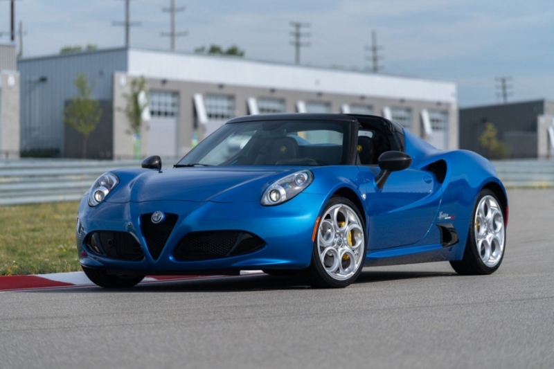 2020-alfa-romeo-4c-spider-italia-1