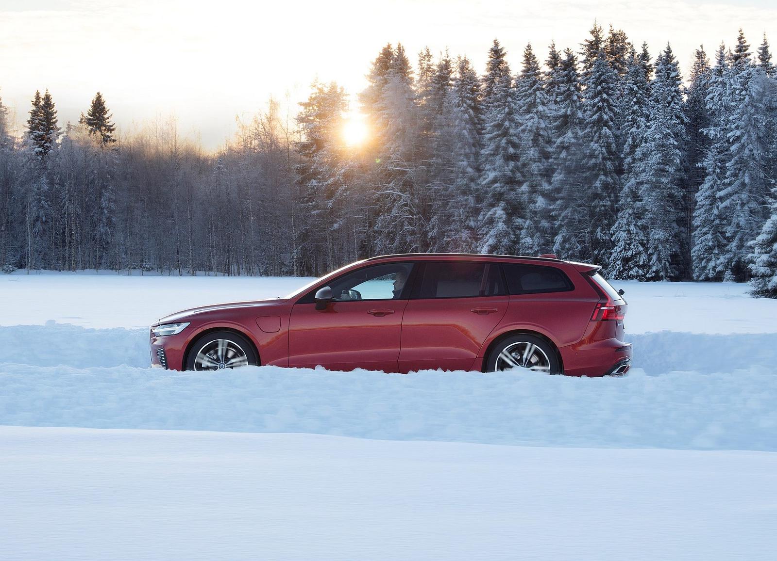 Volvo V60 T8 Test Drive in Luleå, Sweden