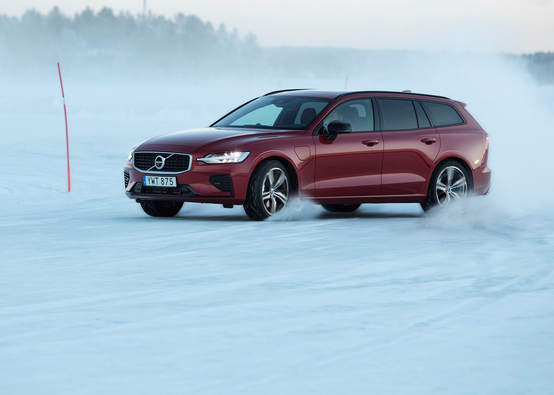 Volvo V60 T8 Test Drive in Luleå, Sweden