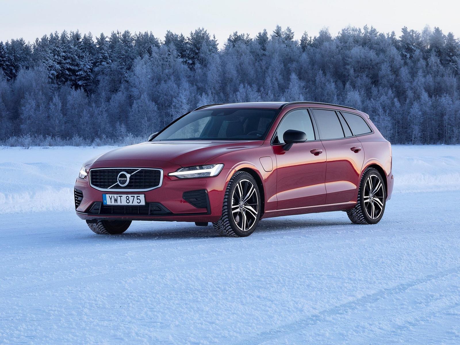 Volvo V60 T8 Test Drive in Luleå, Sweden