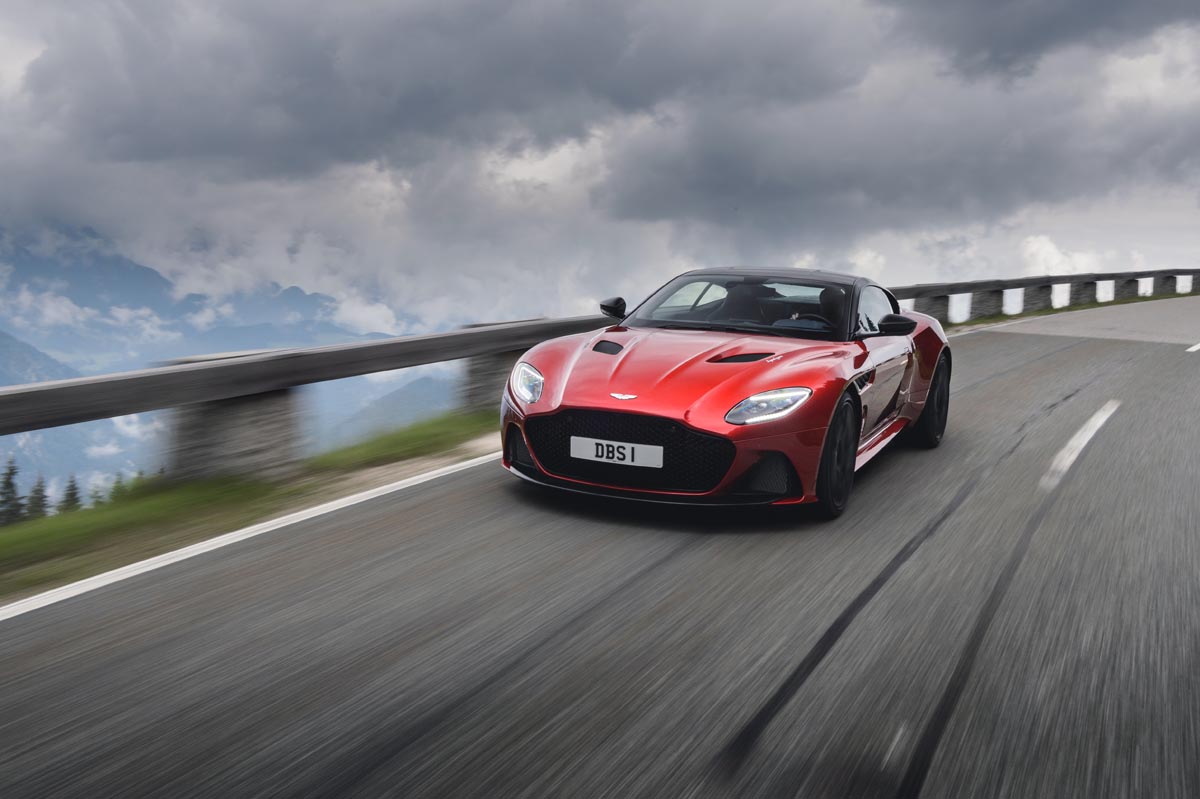 AM_DBS_SUPERLEGGERA__HYPER_RED_023_28091