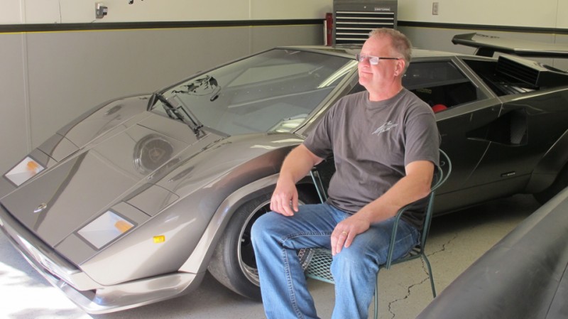 Conheça-a-história-de-Ken-Imhoff-um-homem-que-passou-17-anos-construindo-uma-réplica-de-um-Lamborghini-Countach-à-mão-9-800×449