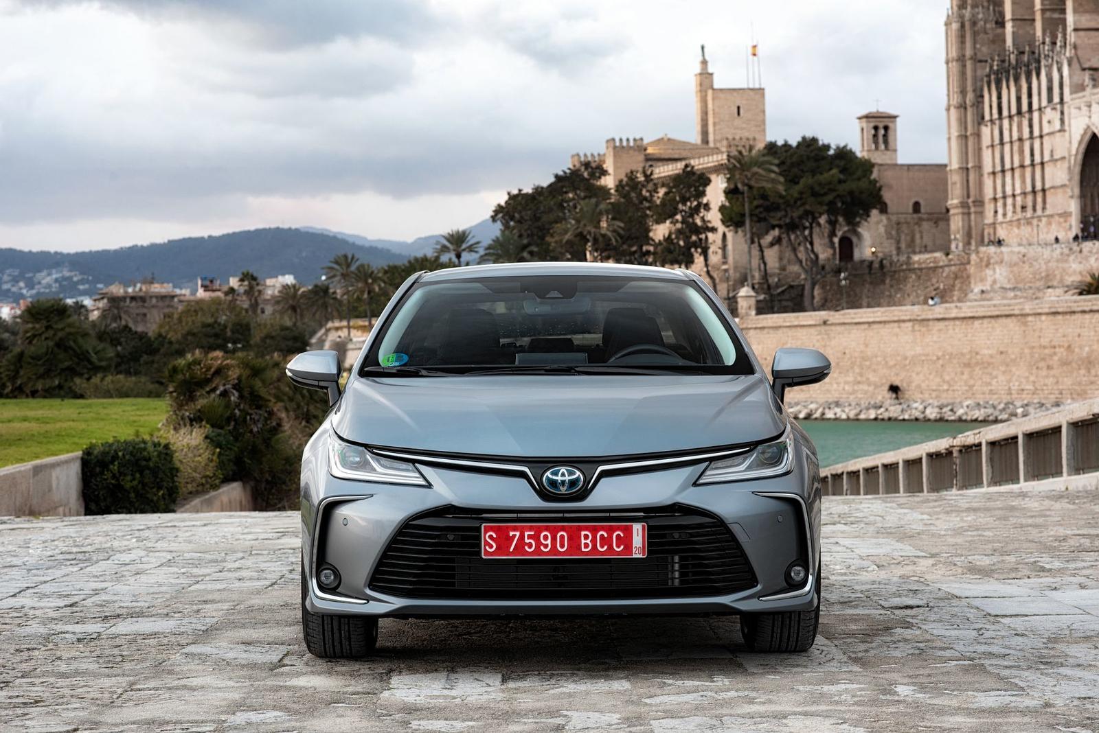 Corolla_Sedan_1.8L_Grey_2019_005