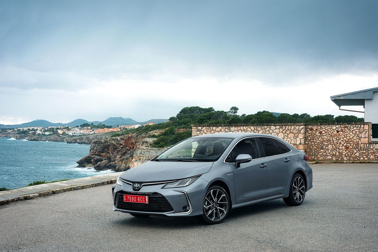 Corolla_Sedan_1.8L_Grey_2019_008