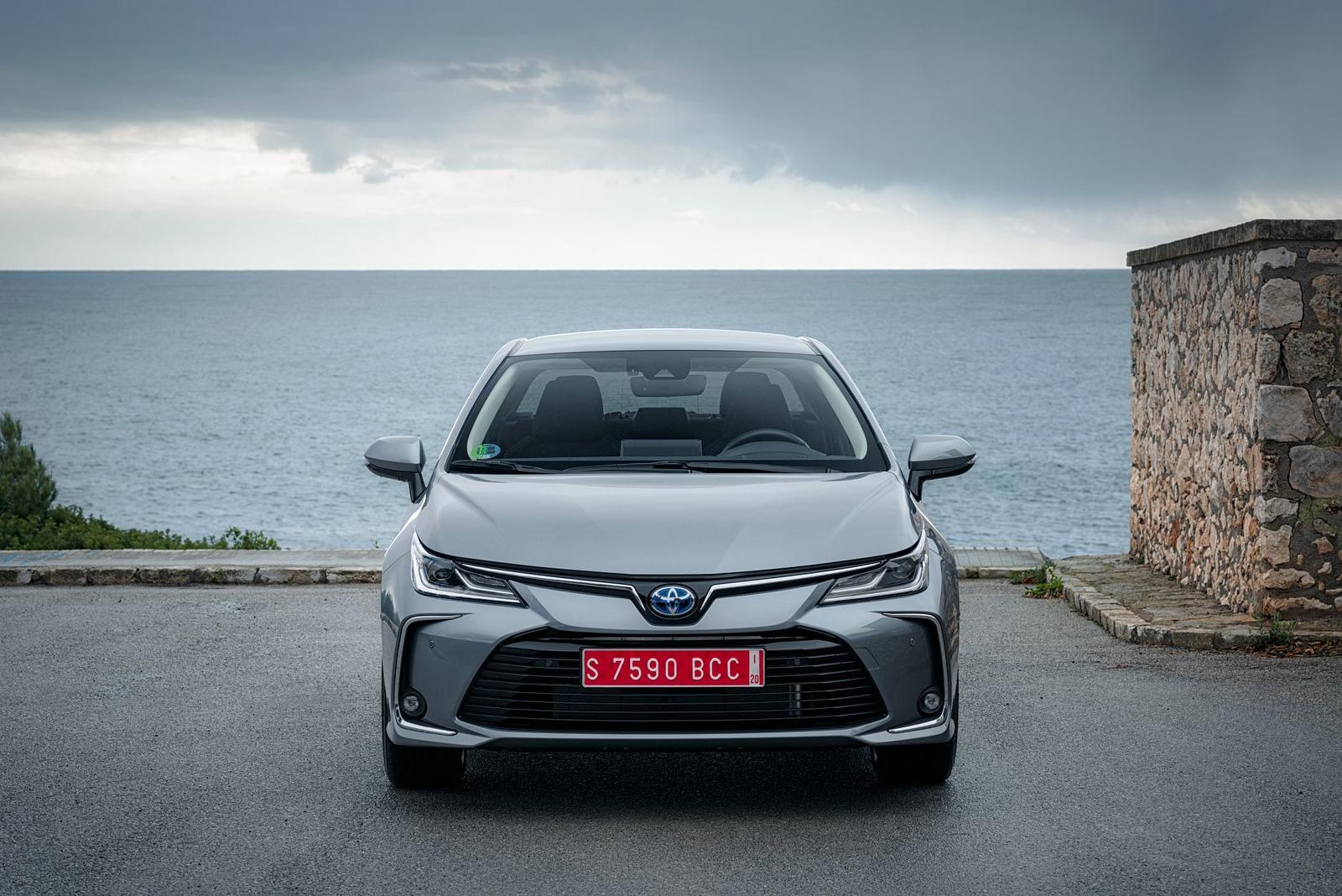 Corolla_Sedan_1.8L_Grey_2019_009