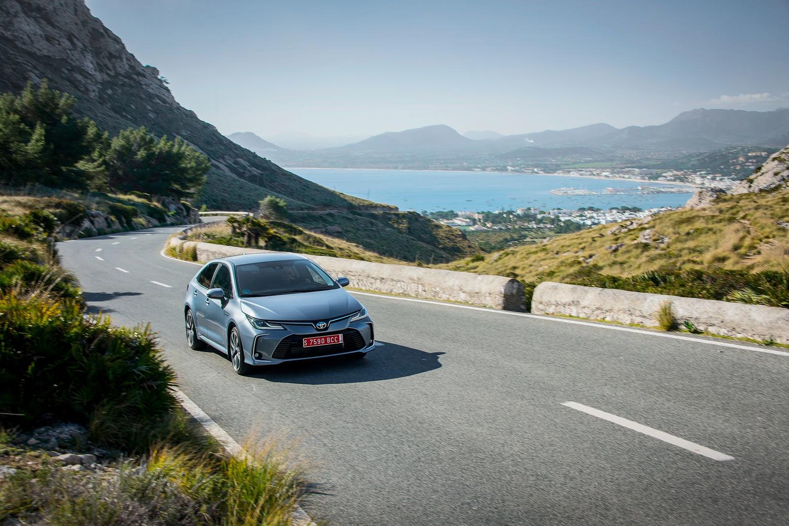 Corolla_Sedan_1.8L_Grey_2019_014