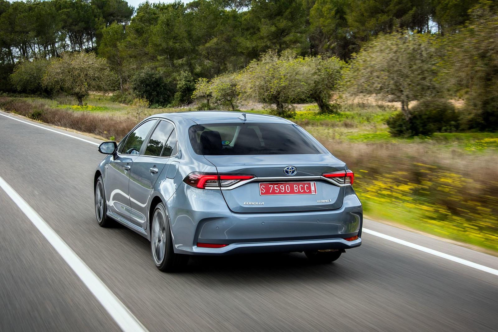 Corolla_Sedan_1.8L_Grey_2019_023