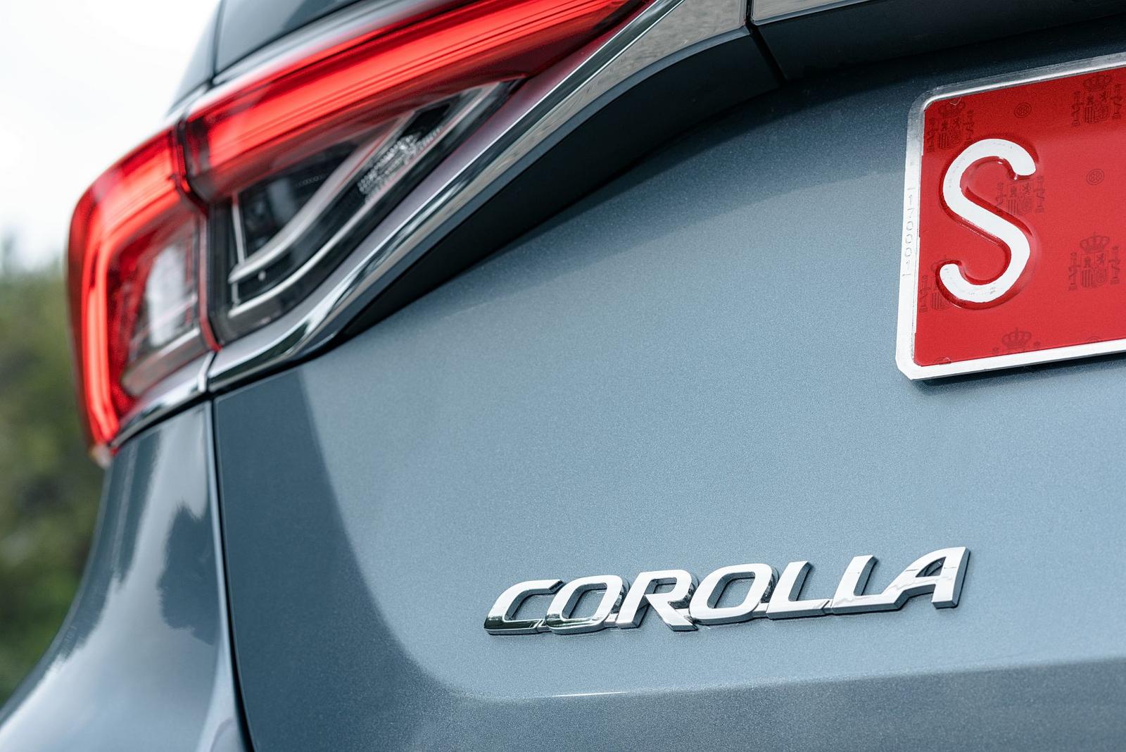 Corolla_Sedan_1.8L_Grey_2019_050