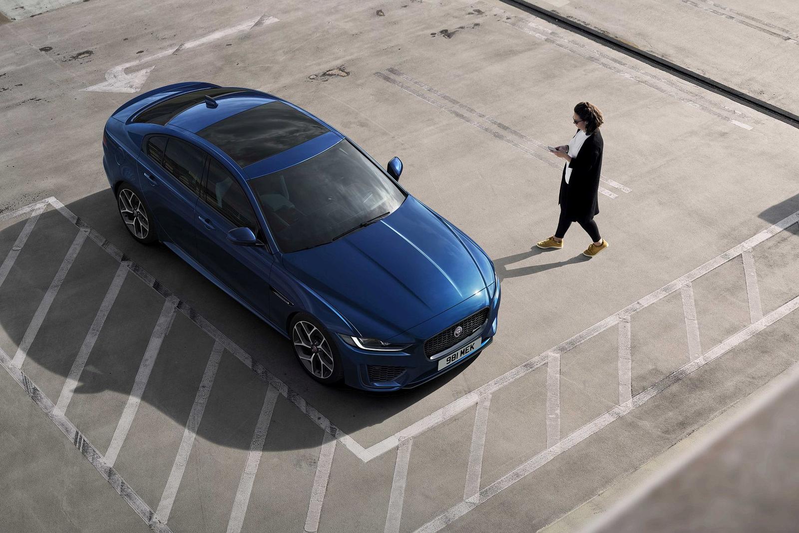 Jaguar XE 2019 (1)