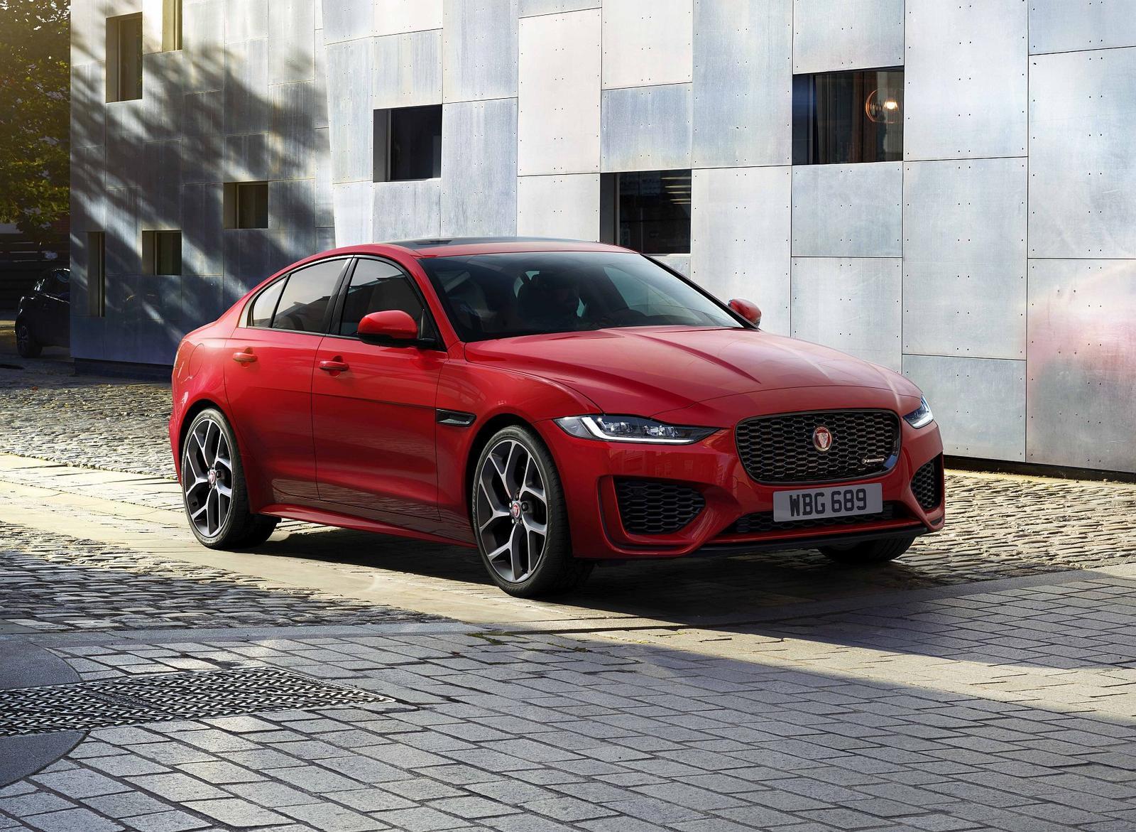 Jaguar XE 2019 (14)