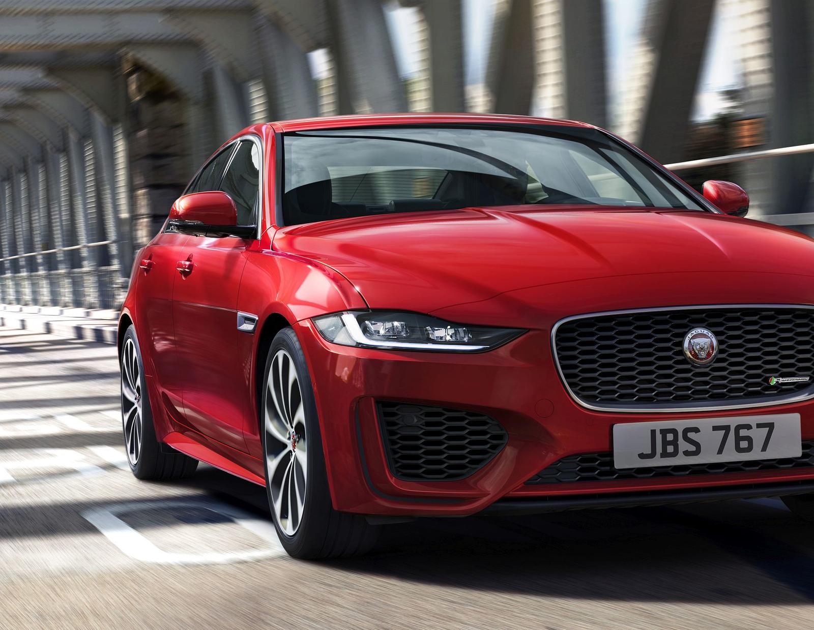 Jaguar XE 2019 (15)