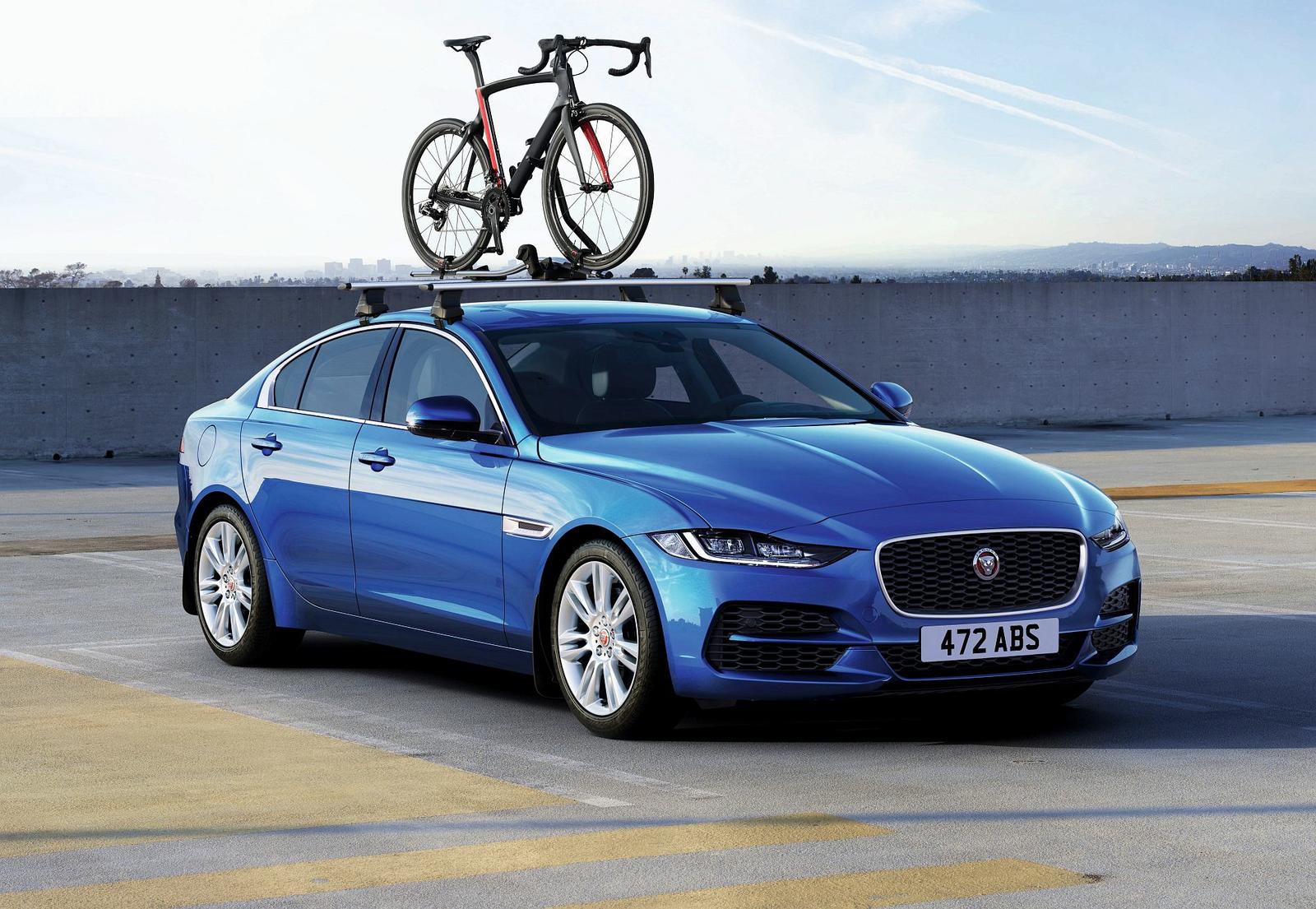 Jaguar XE 2019 (16)