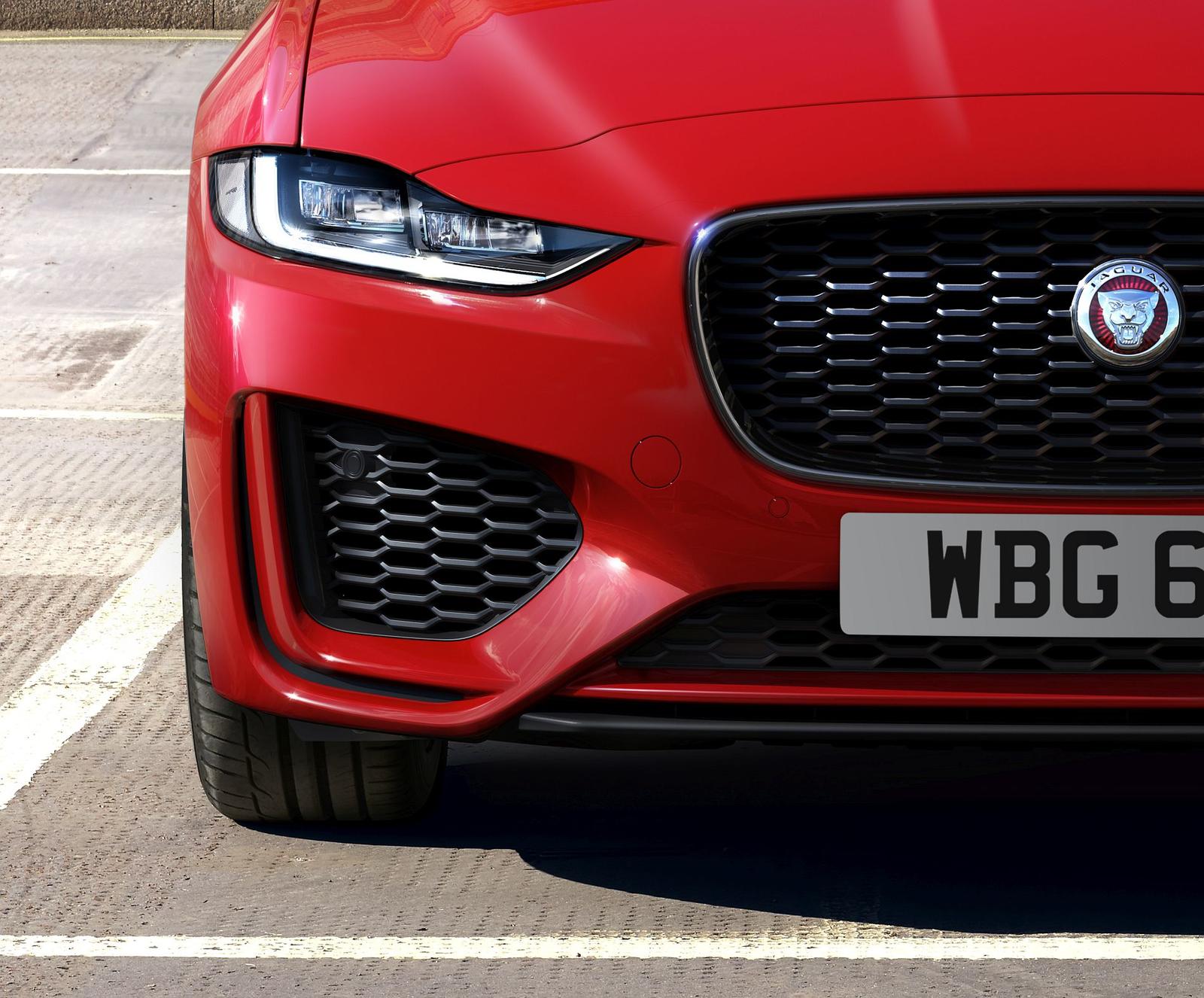 Jaguar XE 2019 (17)