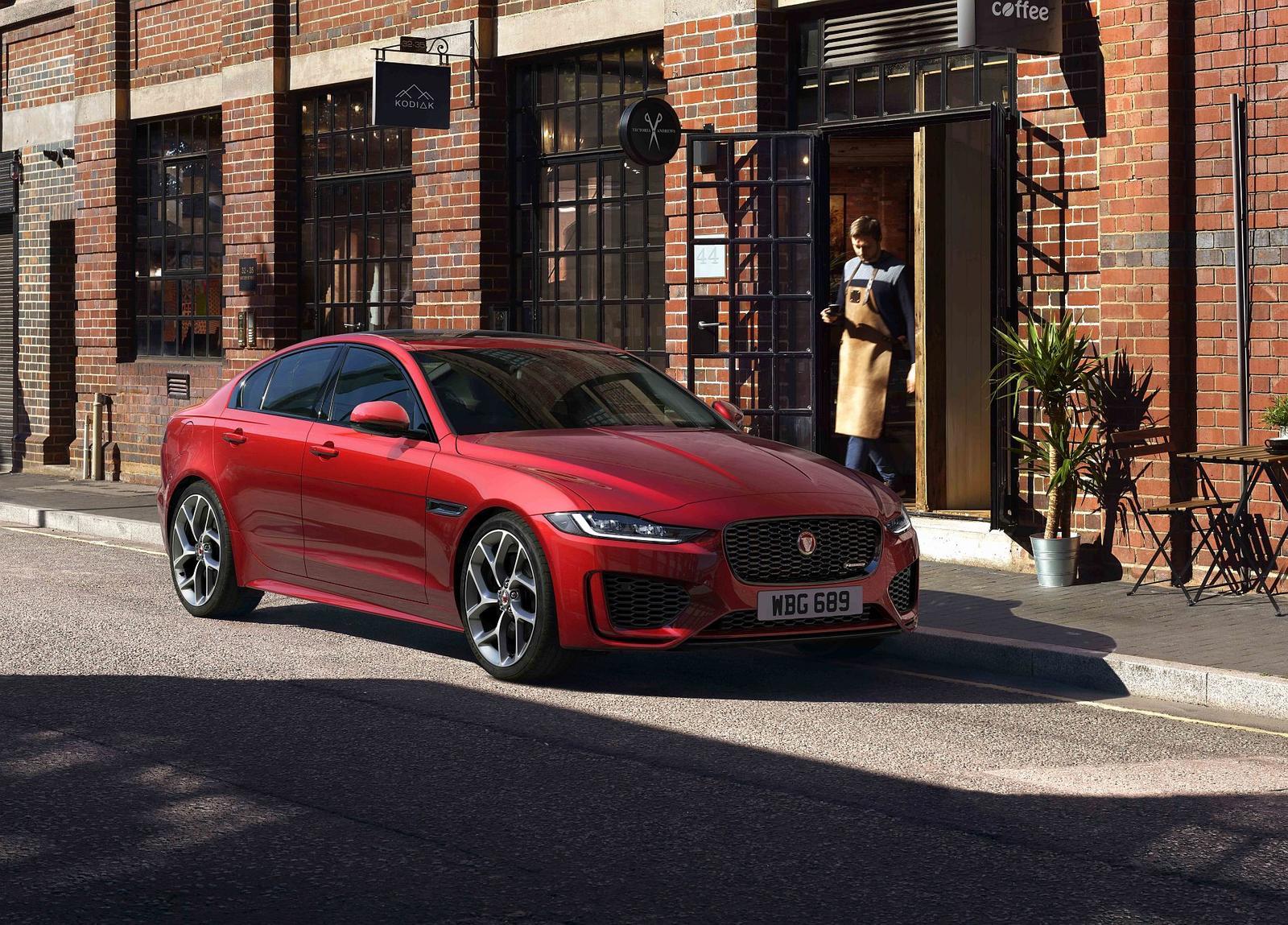 Jaguar XE 2019 (2)