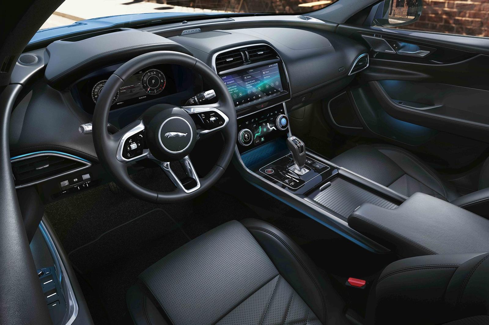 Jaguar XE 2019 (22)