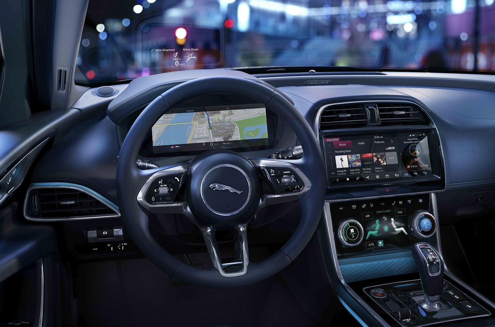 Jaguar XE 2019 (27)