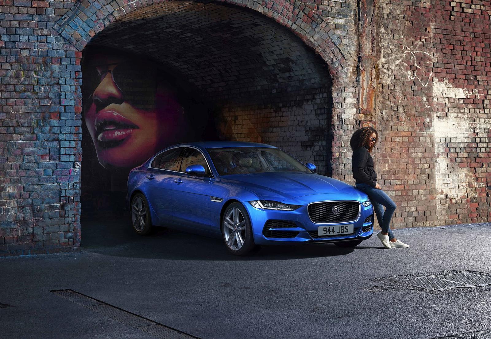 Jaguar XE 2019 (4)