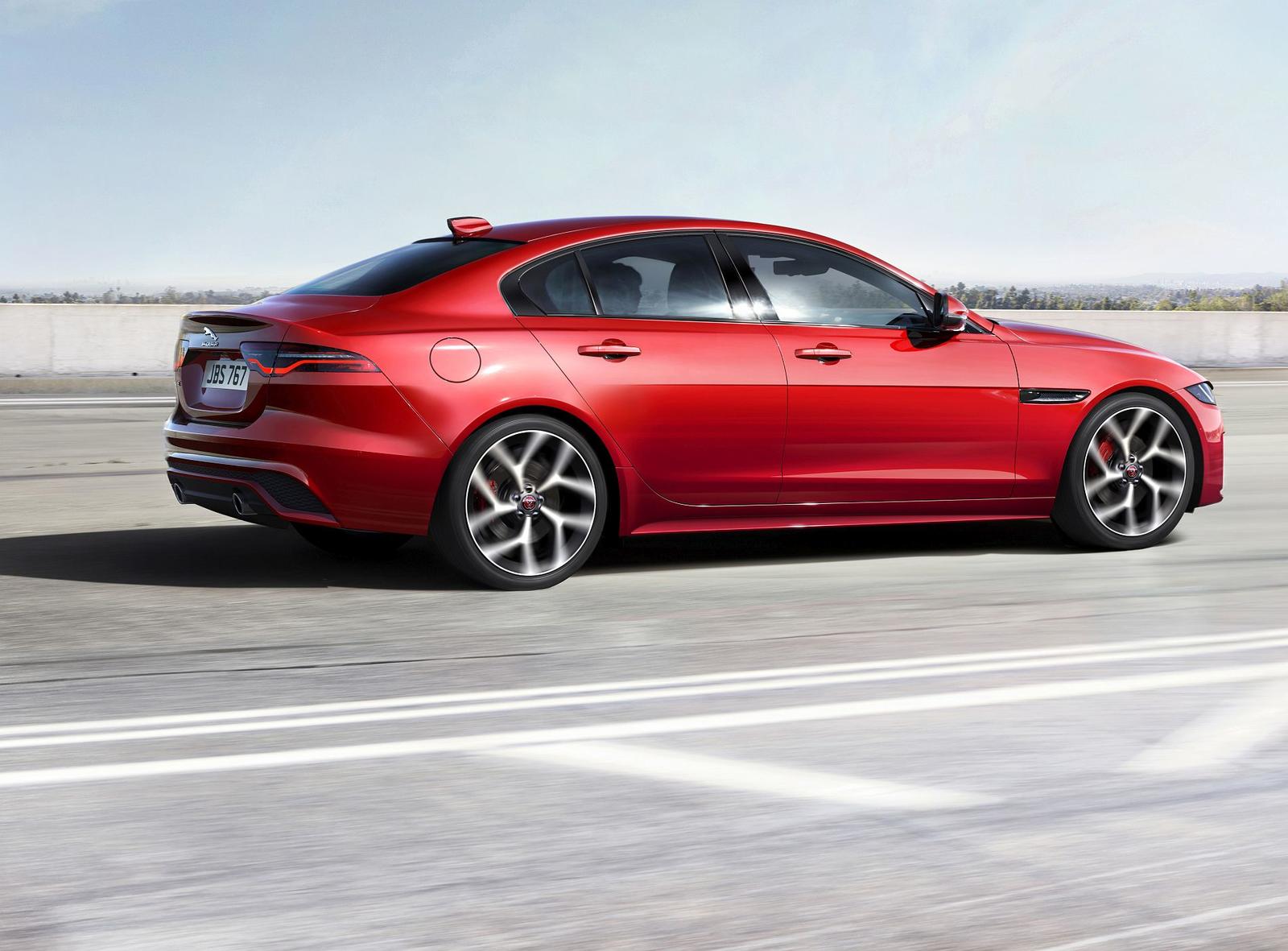 Jaguar XE 2019 (6)