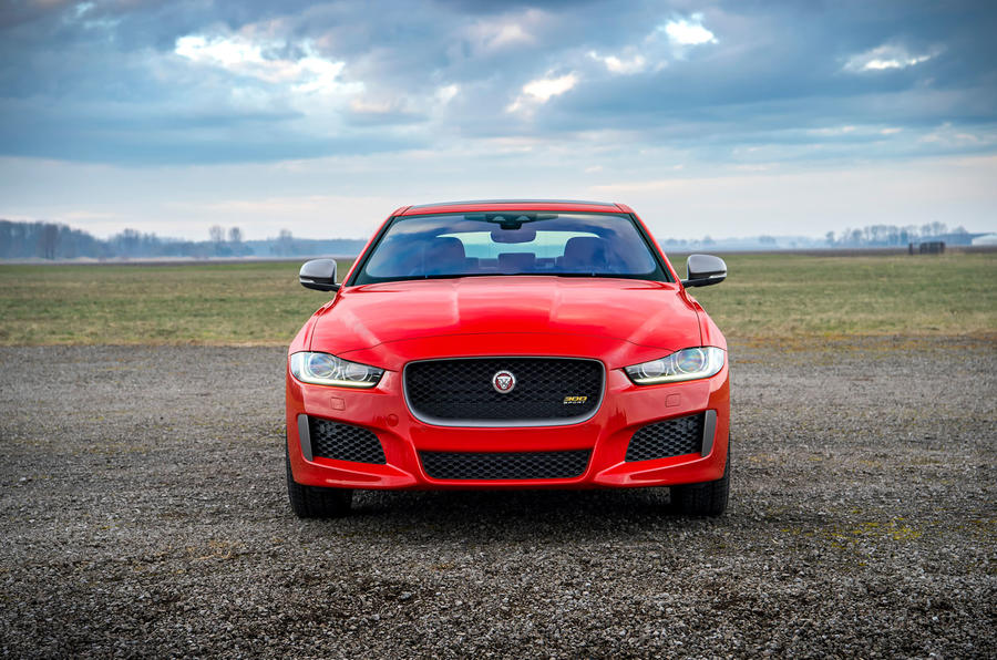 Jaguar-XE-300-13