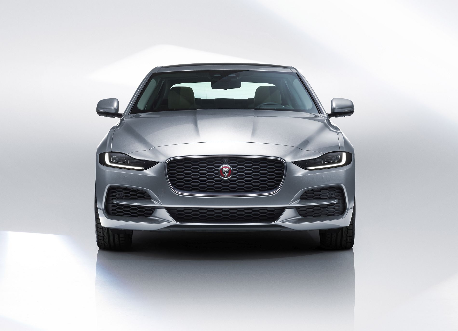 Jaguar XE_2019 (12)