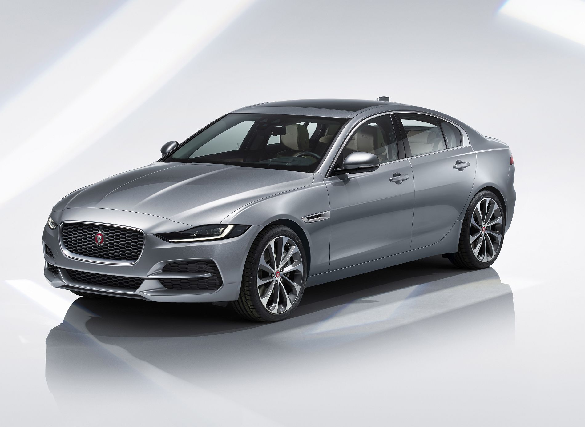 Jaguar XE_2019 (13)