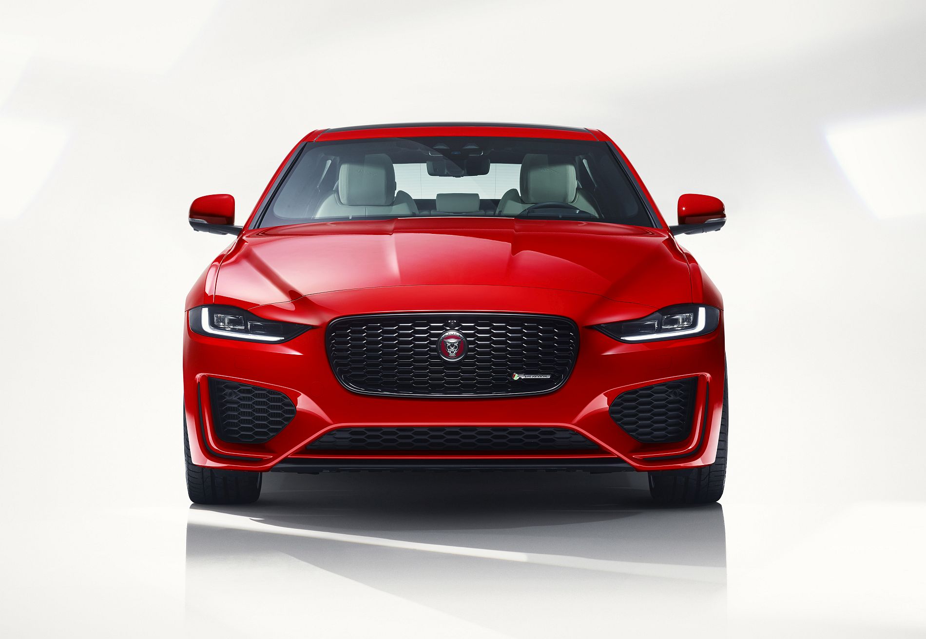 Jaguar XE_2019 (2)