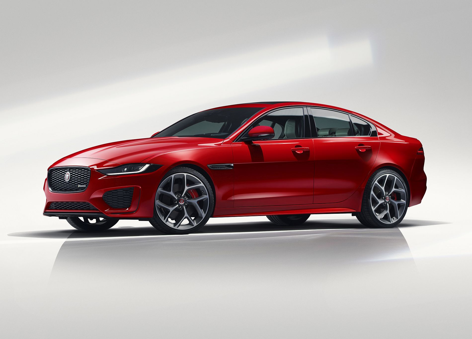 Jaguar XE_2019 (4)