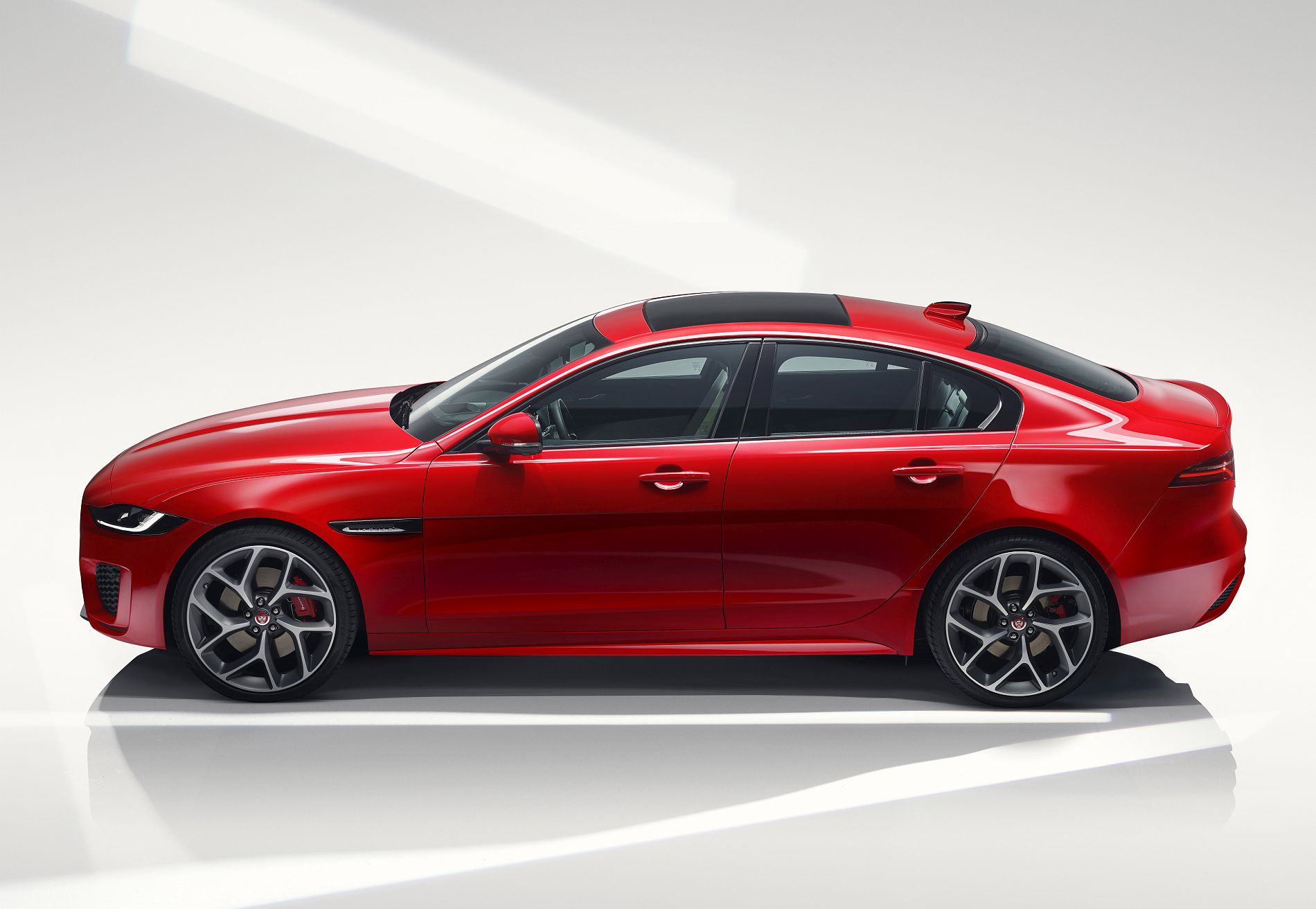 Jaguar XE_2019 (9)