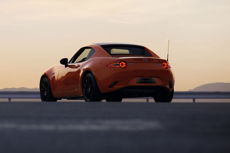 MAZ1901_2019_MX-5_ROADSTER_SOFTTOP_RF_19CY_30th_SV_US_LHD_C02_EXT_FQ_RQ_39L_LHD_