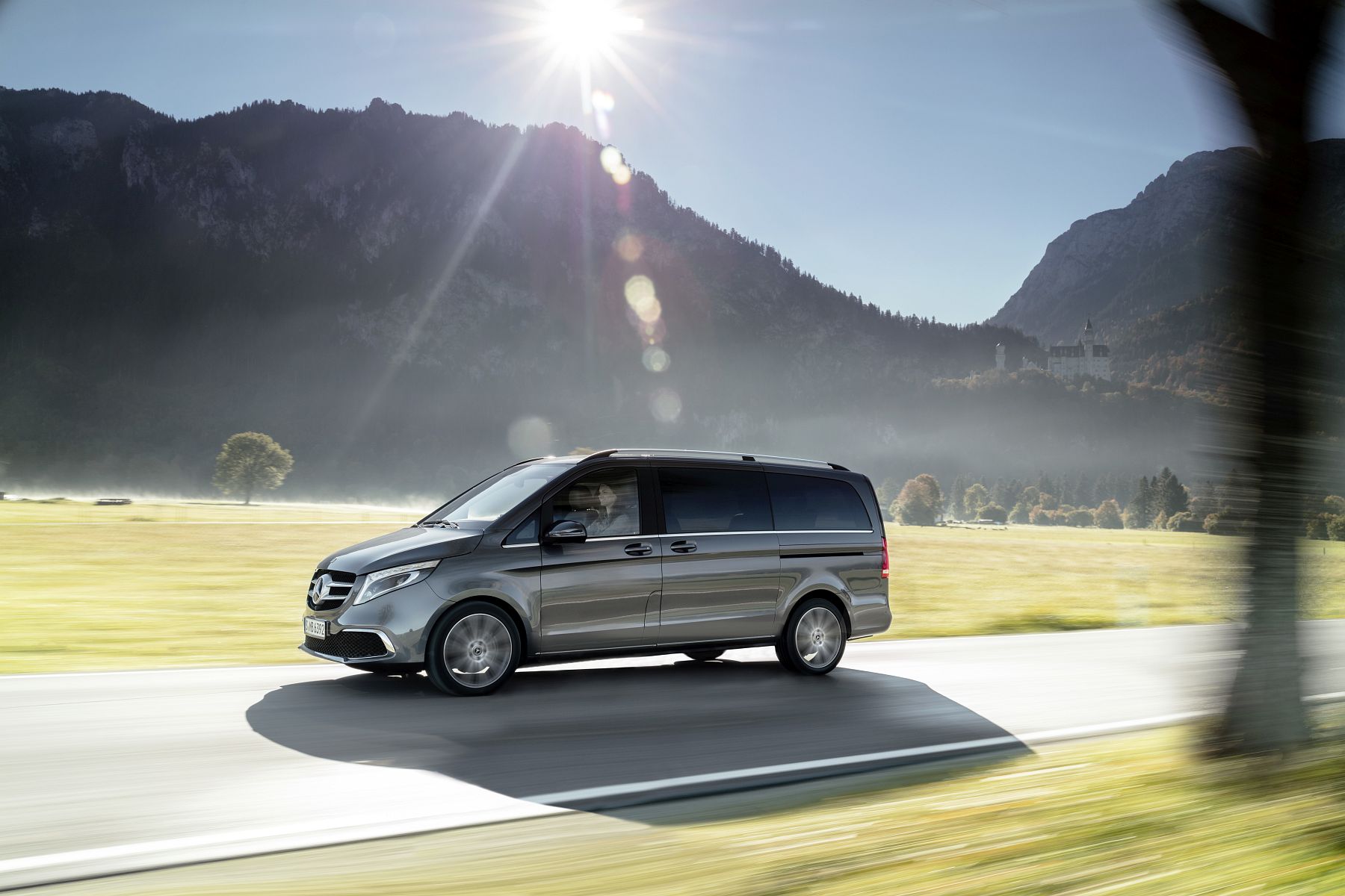 Die neue Mercedes-Benz V-Klasse

The new Mercedes-Benz V-Class