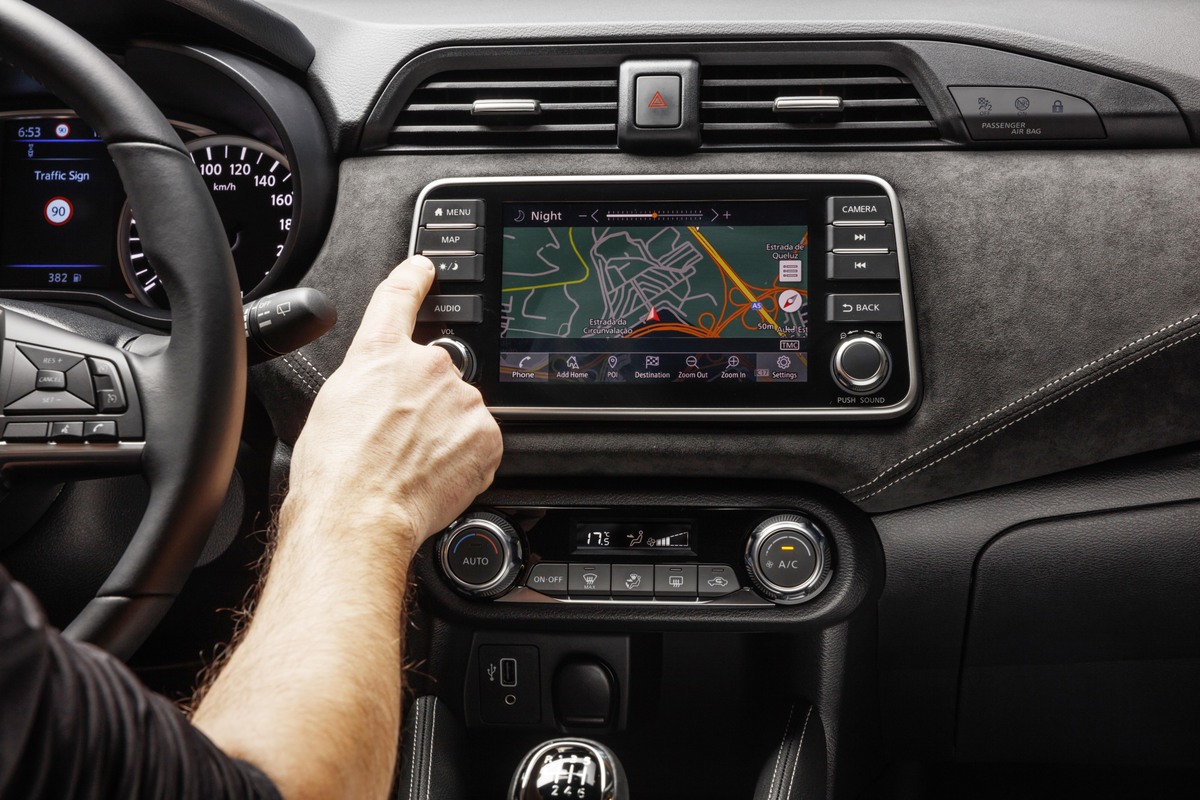 More Micra Live Event – White Micra N-Sport – Interior Details – Navigation 3-1200×800
