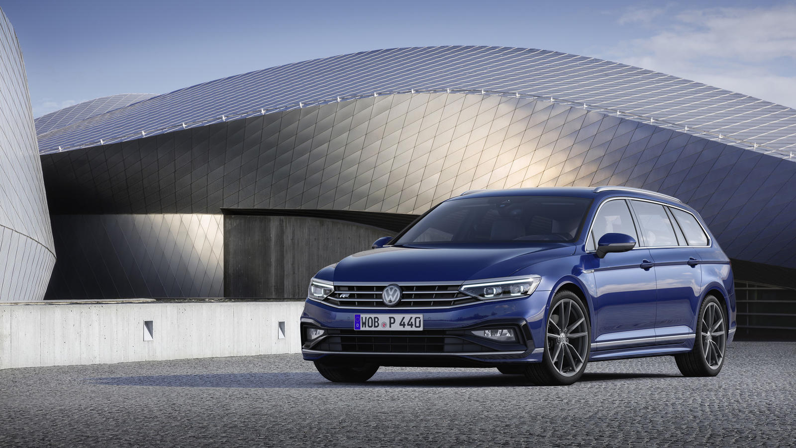 The new Volkswagen Passat Variant R-Line