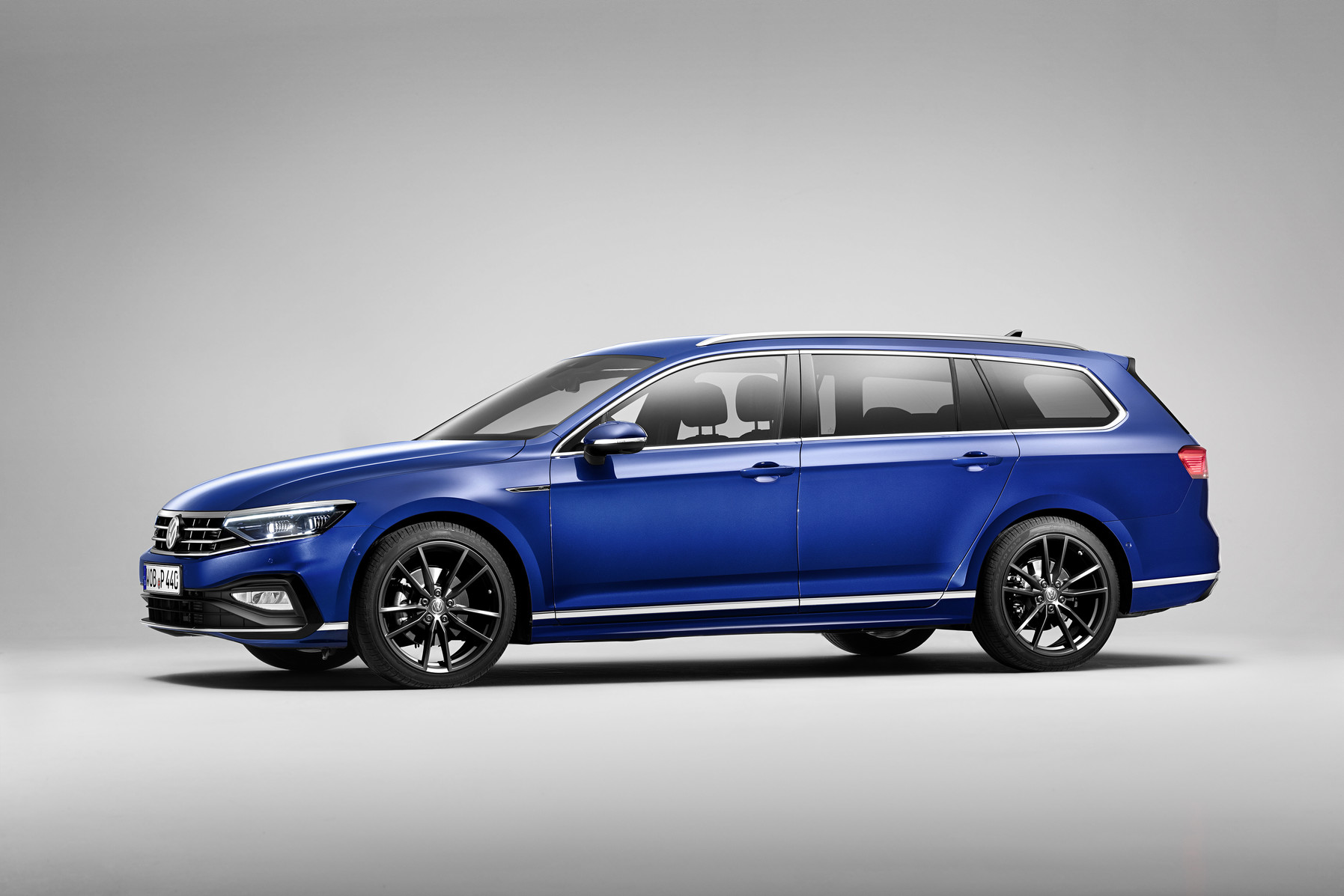 The new Volkswagen Passat Variant R-Line