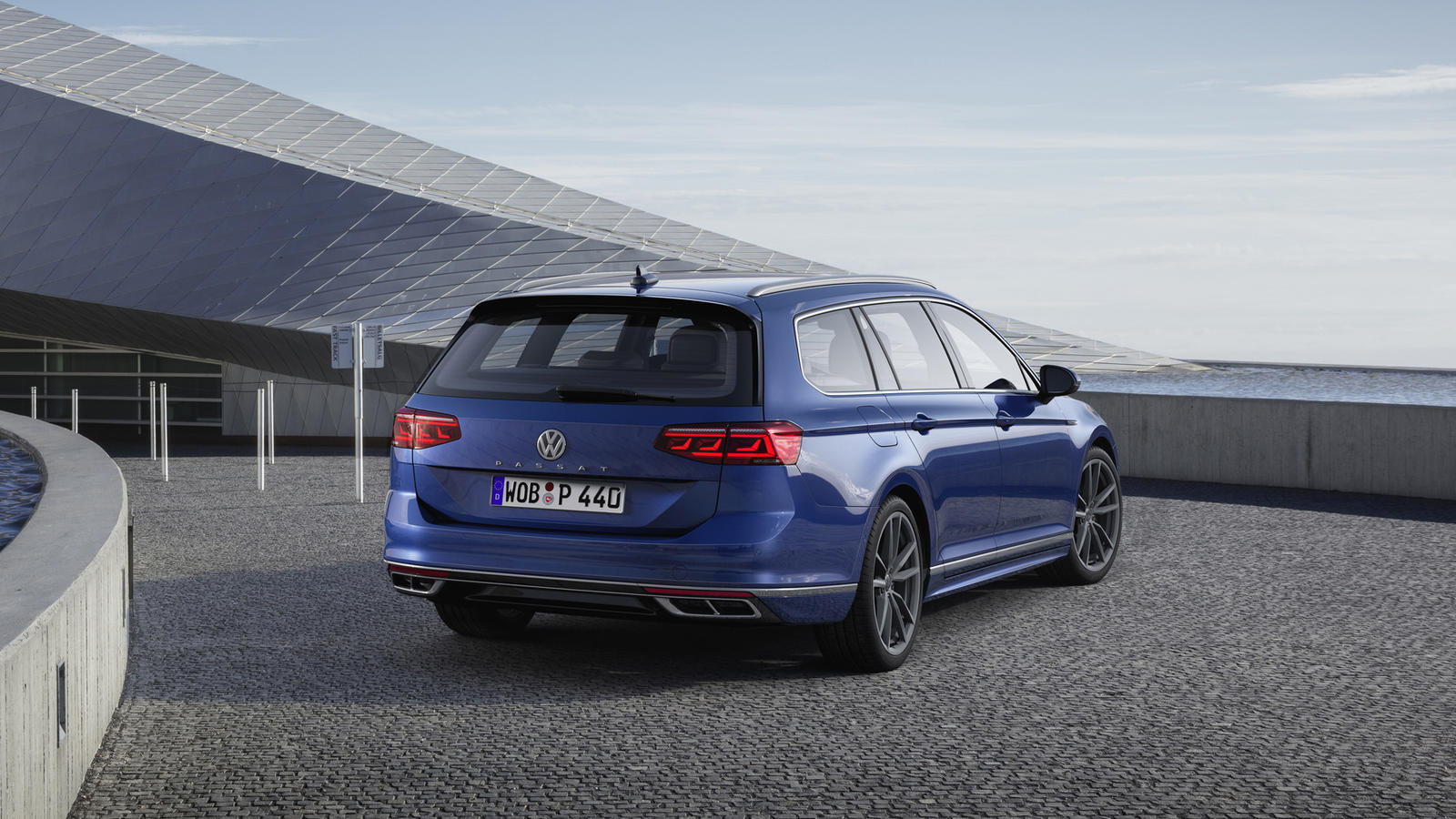 The new Volkswagen Passat Variant R-Line