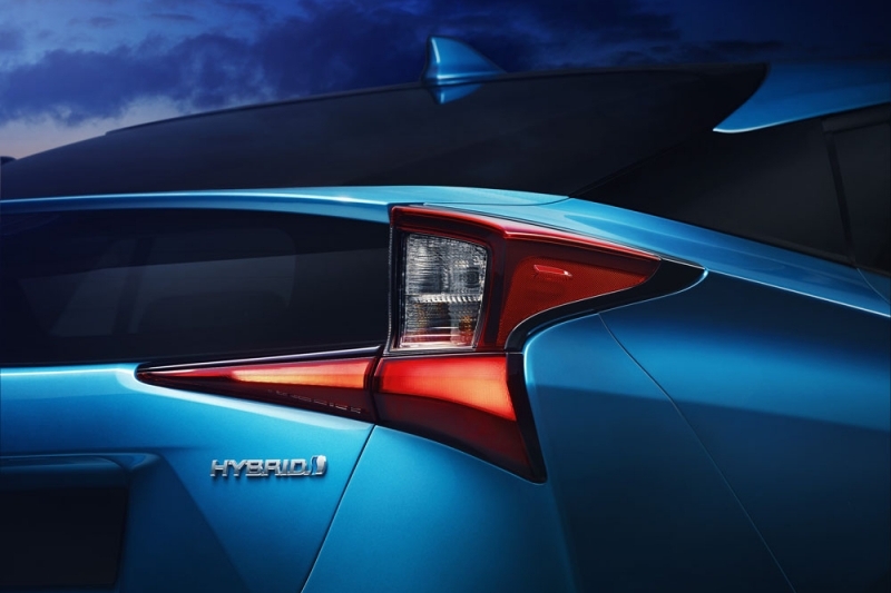 Prius-AWD-i-2019-3-960×600