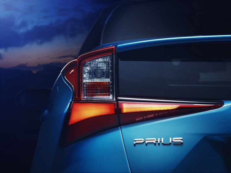 Prius-AWD-i-2019-4-960×600