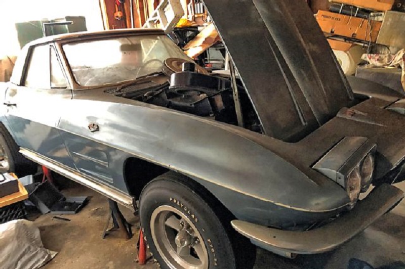 03-1964-corvette-convertible-rare-finds