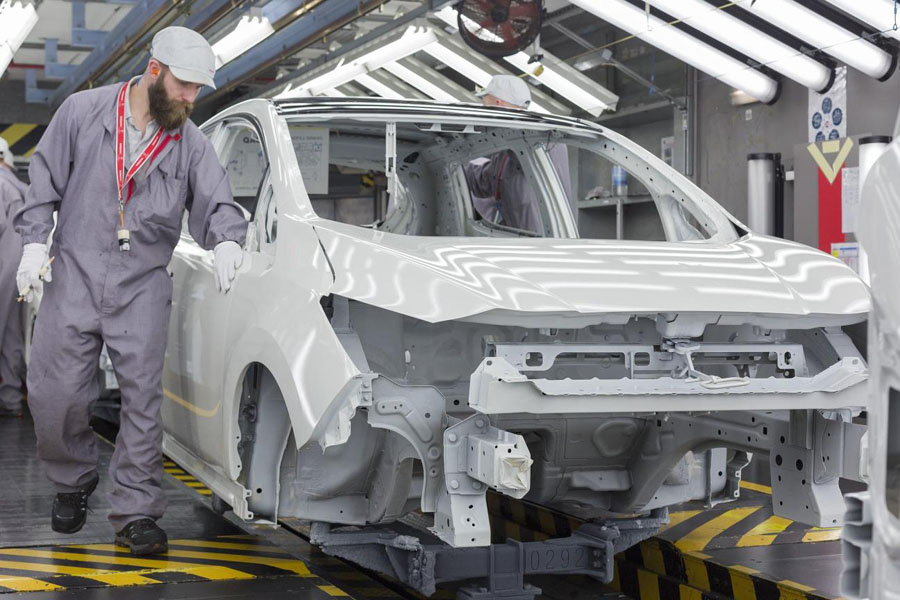 426212887_Production_begins_of_the_new_Nissan_LEAF_in_Europe