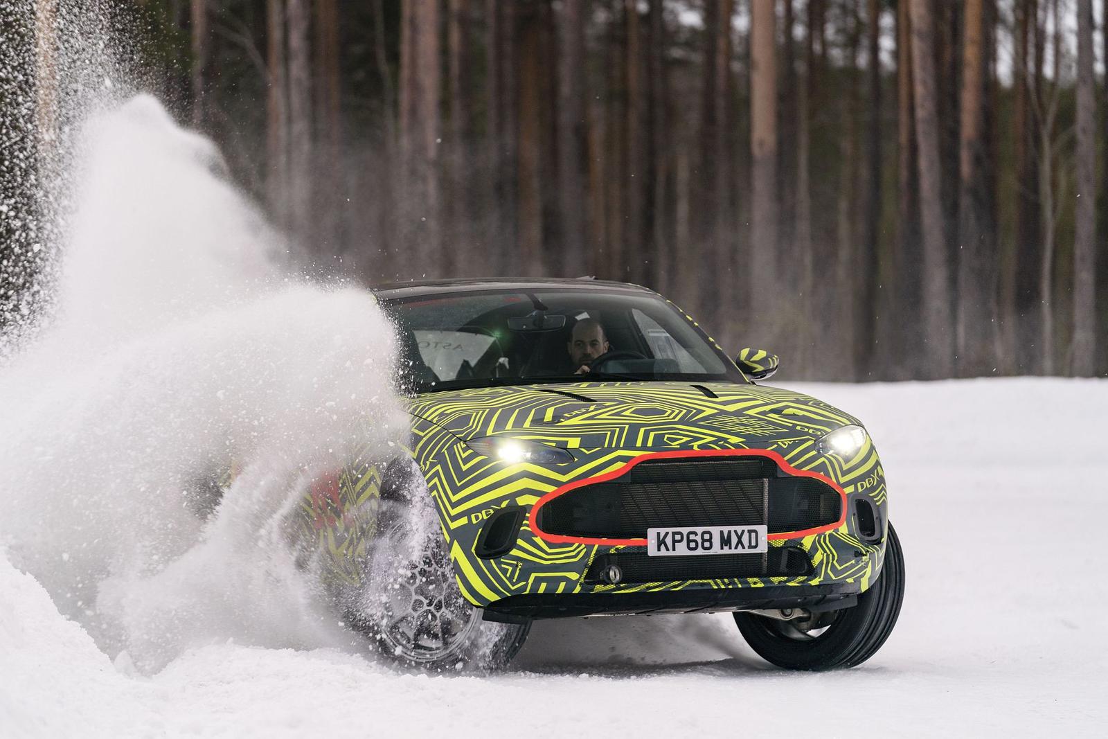 Aston Martin DBX (1)
