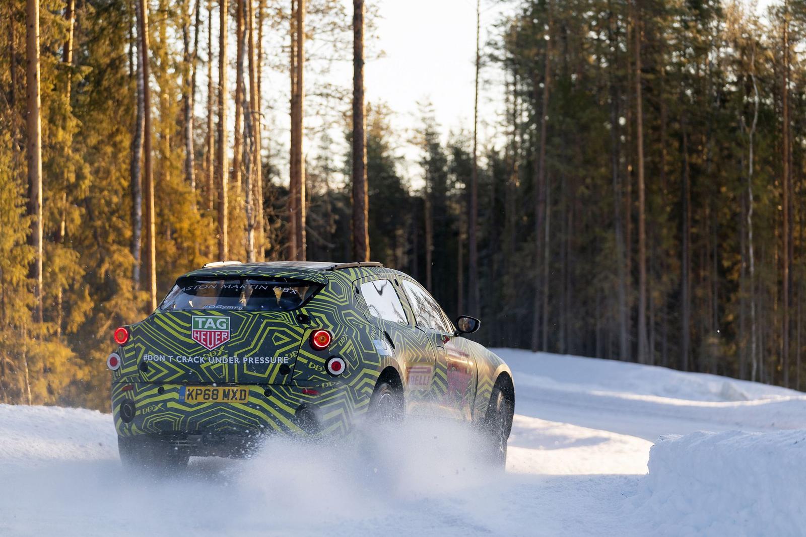 Aston Martin DBX (5)