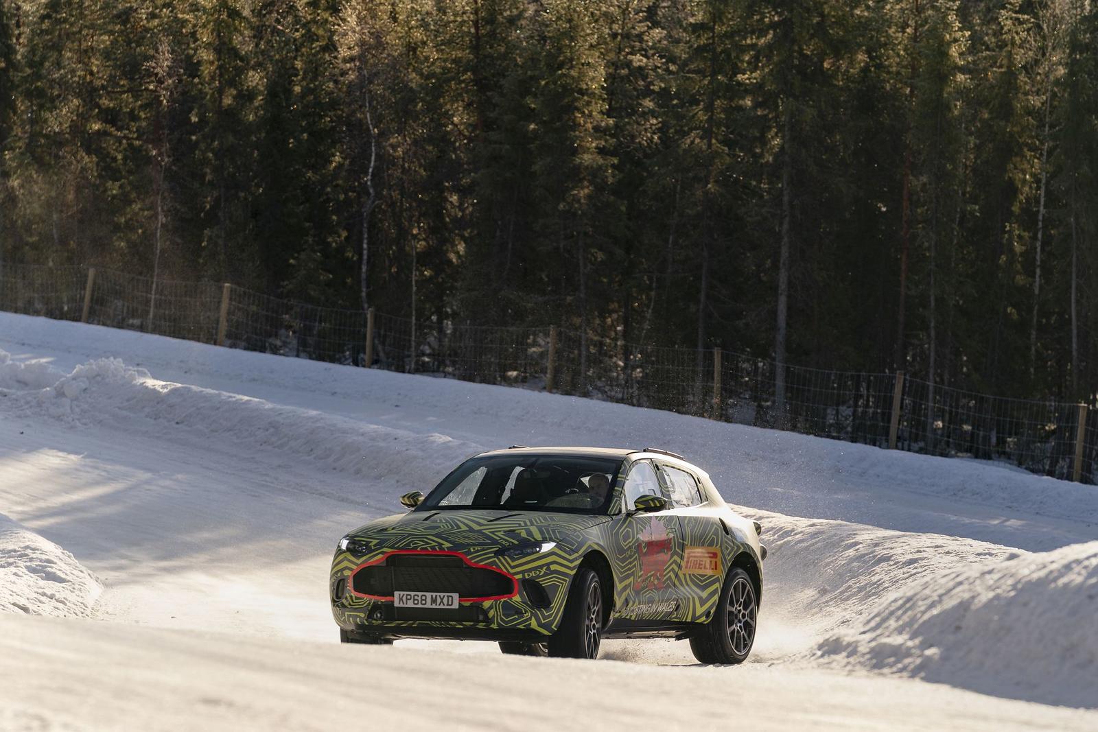 Aston Martin DBX (6)