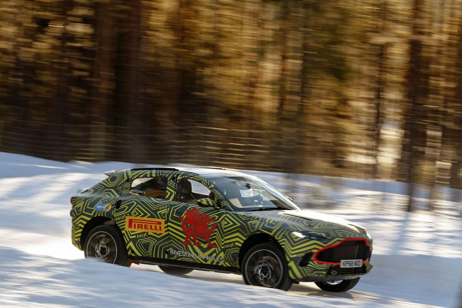 Aston Martin DBX (8)