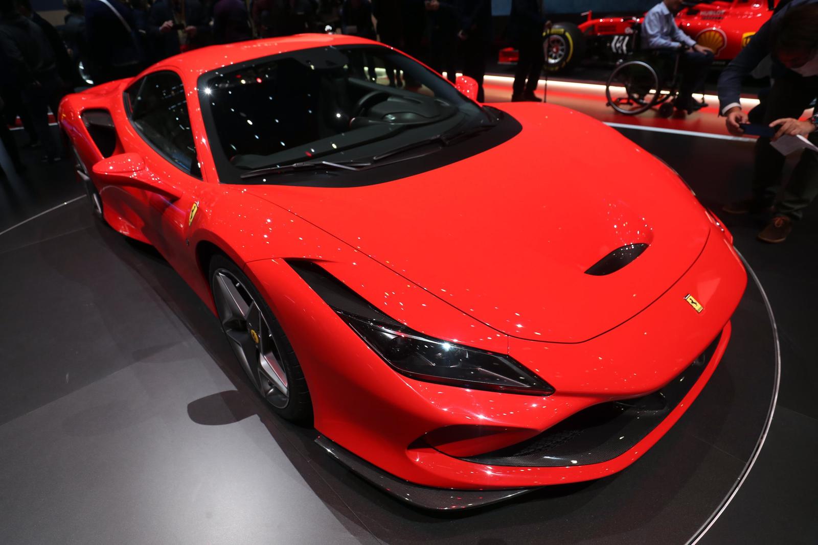 Ferrari F8 Tributo (2)