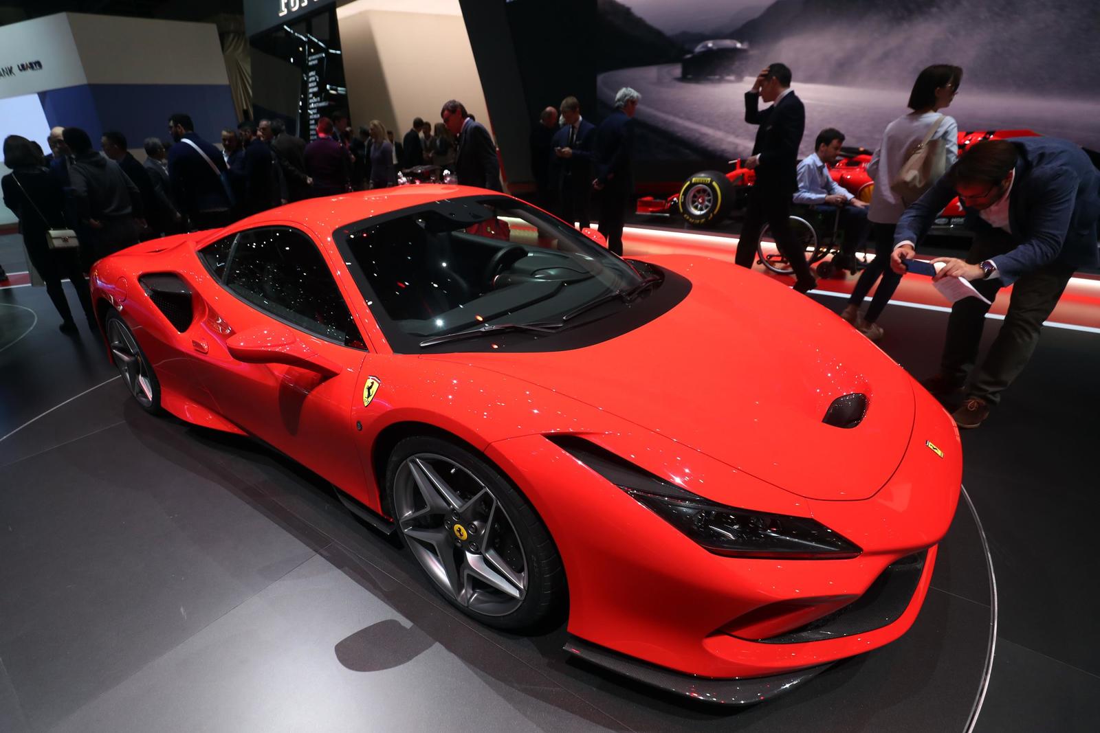 Ferrari F8 Tributo (3)