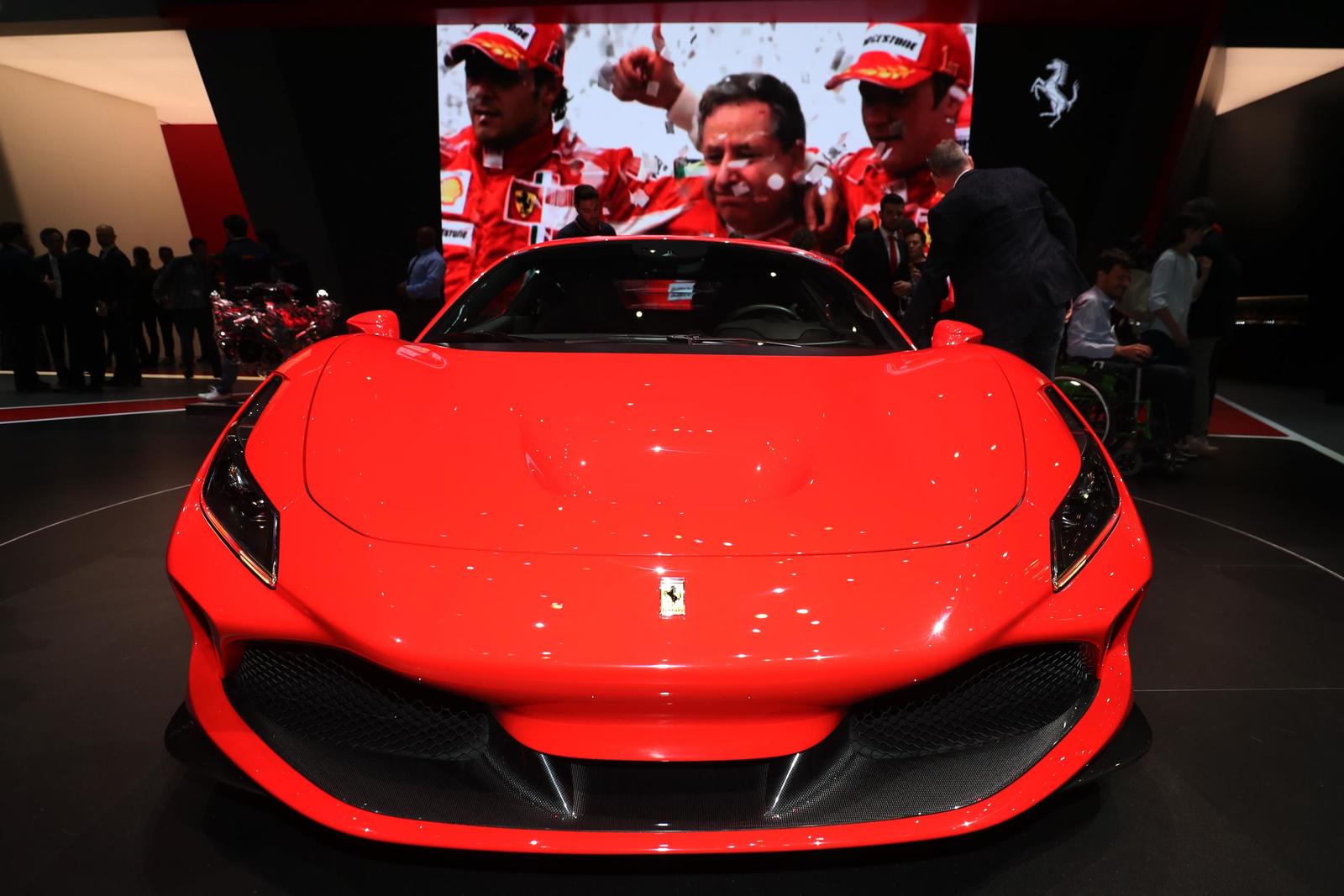 Ferrari F8 Tributo (5)